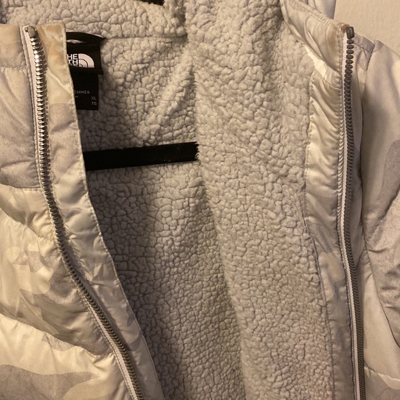 XL North Face Winter Sherpa Zip Up Jacket (White Camo) - Picture 4 of 8